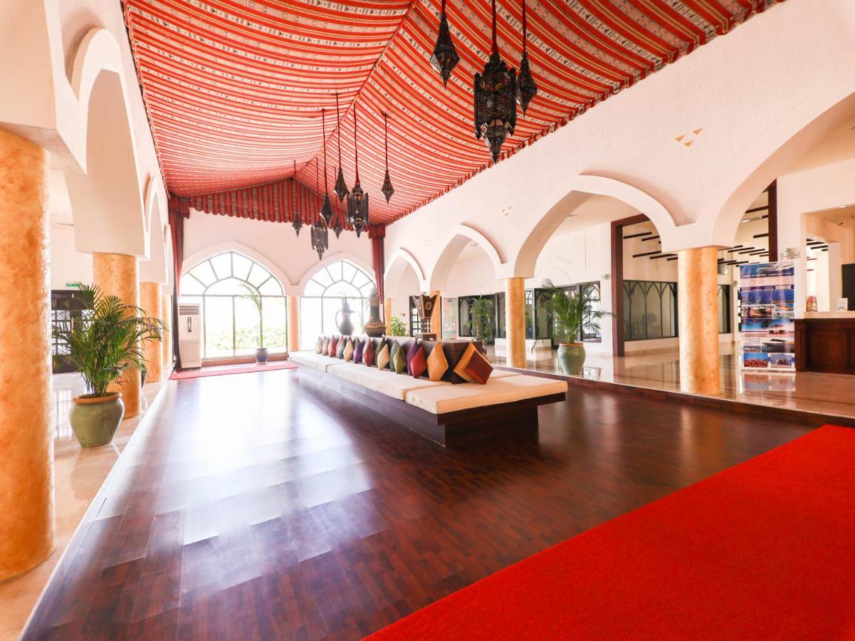 Capital O133 Al Sawadi Beach Resort & Spa Barka Ngoại thất bức ảnh