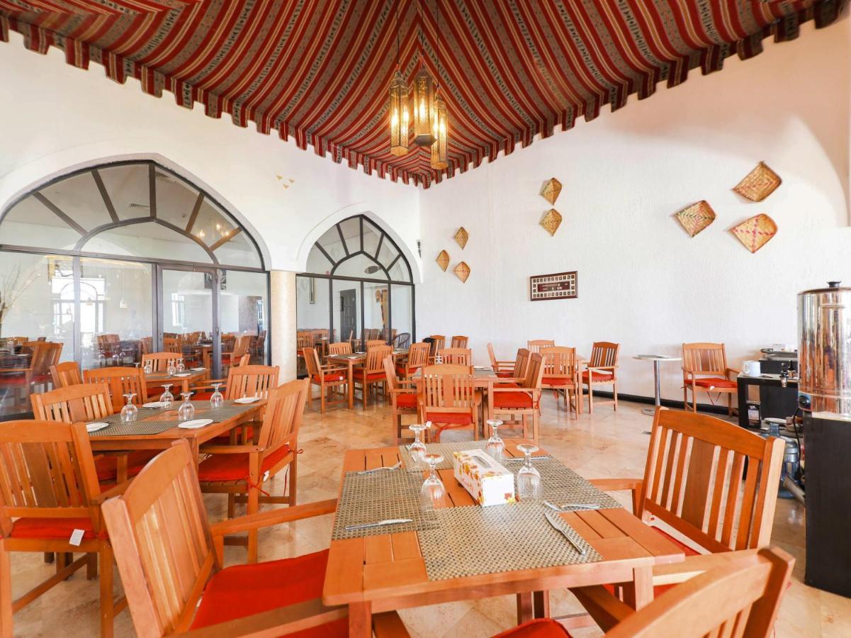 Capital O133 Al Sawadi Beach Resort & Spa Barka Ngoại thất bức ảnh