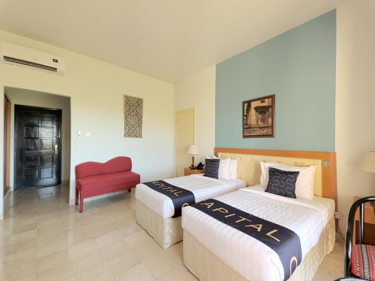 Capital O133 Al Sawadi Beach Resort & Spa Barka Ngoại thất bức ảnh