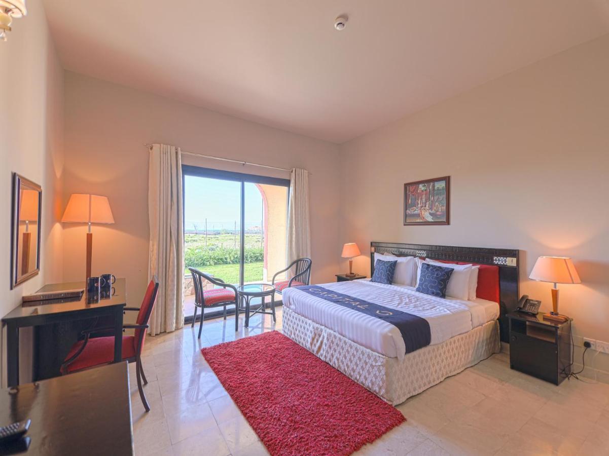Capital O133 Al Sawadi Beach Resort & Spa Barka Ngoại thất bức ảnh