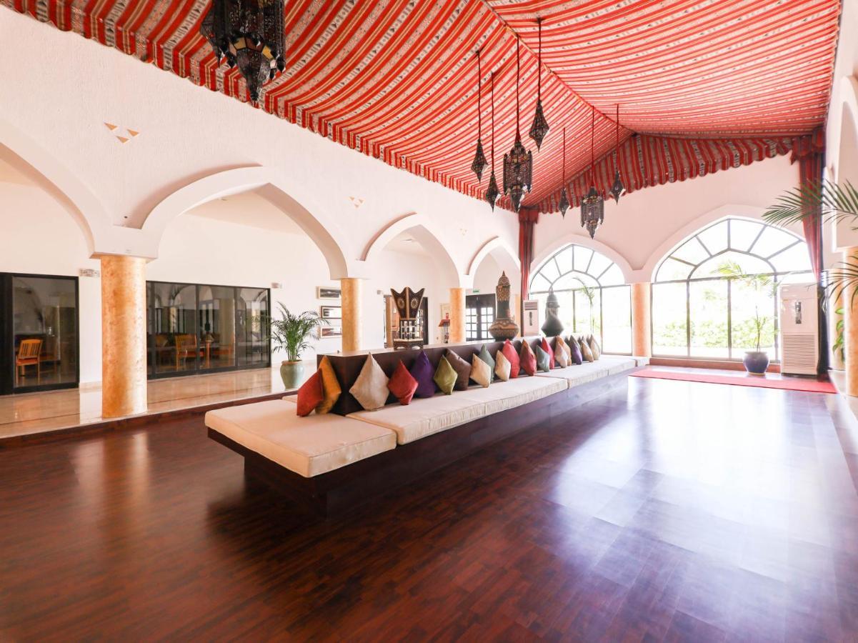 Capital O133 Al Sawadi Beach Resort & Spa Barka Ngoại thất bức ảnh