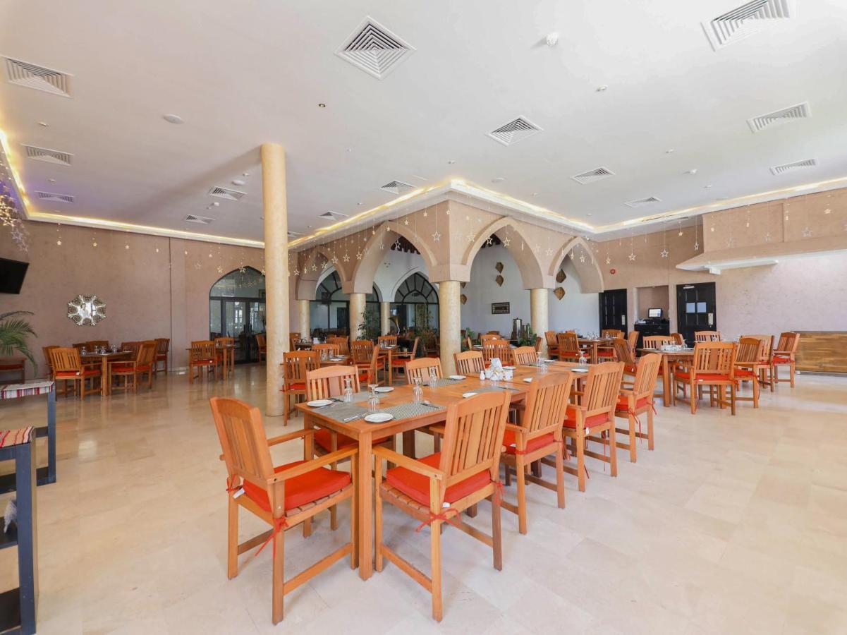 Capital O133 Al Sawadi Beach Resort & Spa Barka Ngoại thất bức ảnh